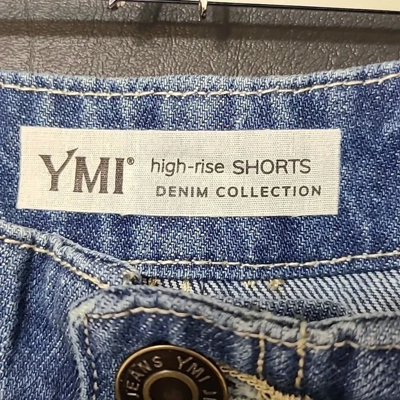 *NWT* YMI High-Rise Pleated Denim Shorts, size 3/26 - Picture 5 of 6